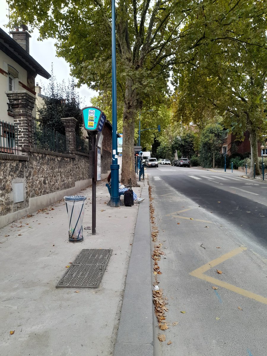Rvbe12's tweet photo. Bonjour @ClientsRATP , pouvez vous informer la conductrice de la 6339, que l'arrêt est effectué par ses collègues et qu'elle n'a pas de dérogation, arrêt Montigny maison de Retraite direction Dugny aujourd'hui aux environs de 10h35. https://t.co/R8t3UD5PoZ