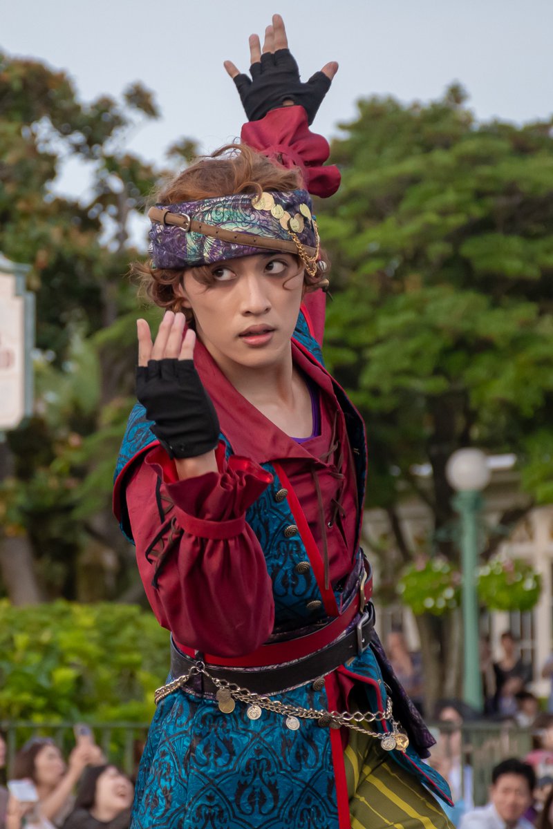 ギラギラの赤い衣装が似合う海賊ダンサーさん☠️🍺 #intothefrenzy