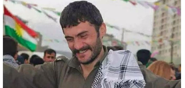 Kenê te ax kenê te; kêfa kirîna pêlîstokeke zarokan e!
Çefiya te ax çefiya te; al e, ezman e!
Rûyê te ax rûyê te; Kurdistan e, berfa serê zozanan e!
Wek ez zozanekî biramûsim têm rûyê te
Hektorê min î kurdistanî
Lehengê min î vî zemanî

Bi rêzdarî...
#HaciLokmanBirlik