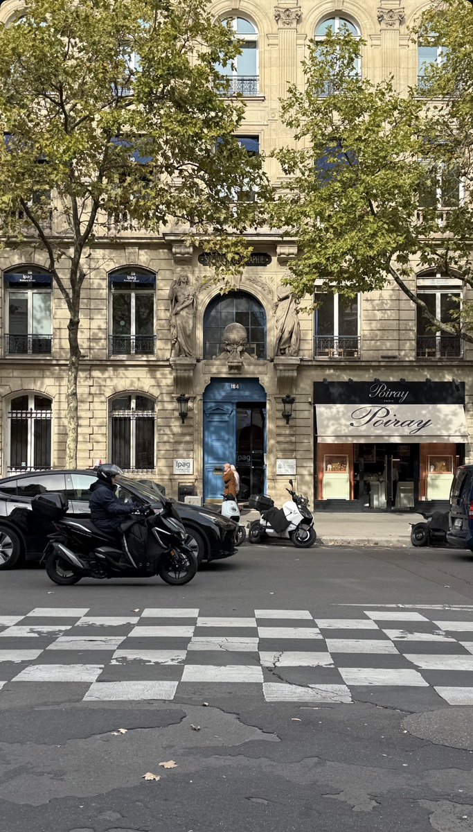 GM babes 🌸✨

Morning walks in Paris remind me that sometimes the quietest moves set up the biggest wins.