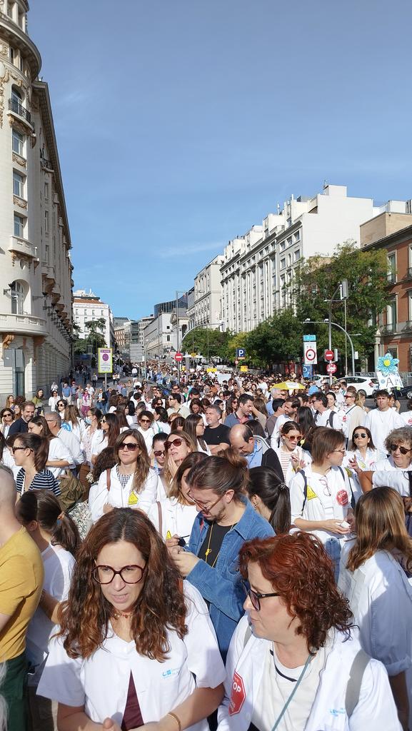 Manifestación por un Estatuto Médico.
ES JUSTO.
ES NECESARIO.
Y lo conseguiremos.
<a href="/amytsmedicos/">AMYTS</a>
<a href="/APEMYF_2025/">APEMYF</a>