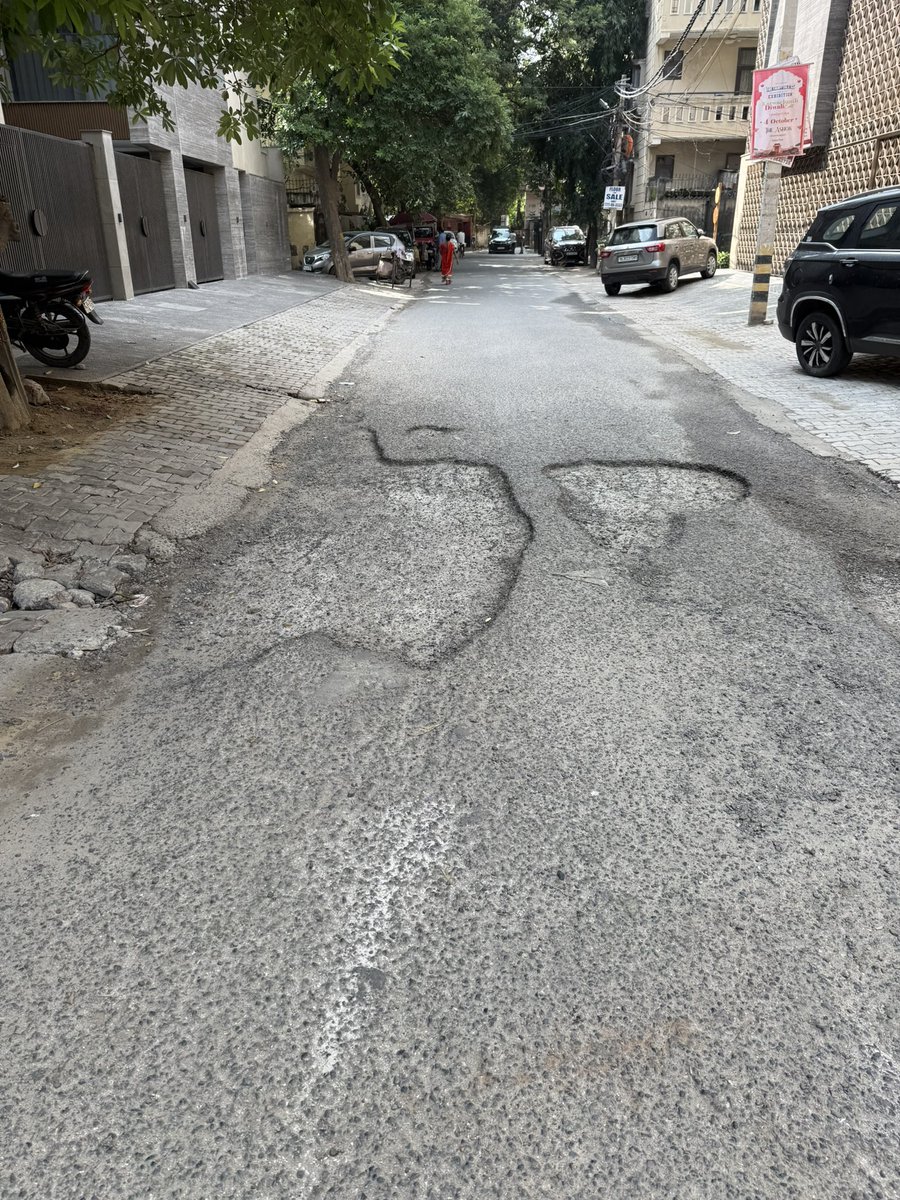 Mayanktieson's tweet photo. Kindly pay attention @shikharaibjp @DelhiPwd road has broken since long after rain kindly fix this people are facing unnecessary and same even street lights are not functioning the area becomes dark specially on the main gate entrance 
@CMODelhi @gupta_rekha @MCD_Delhi https://t.co/KjpEyFO5MF