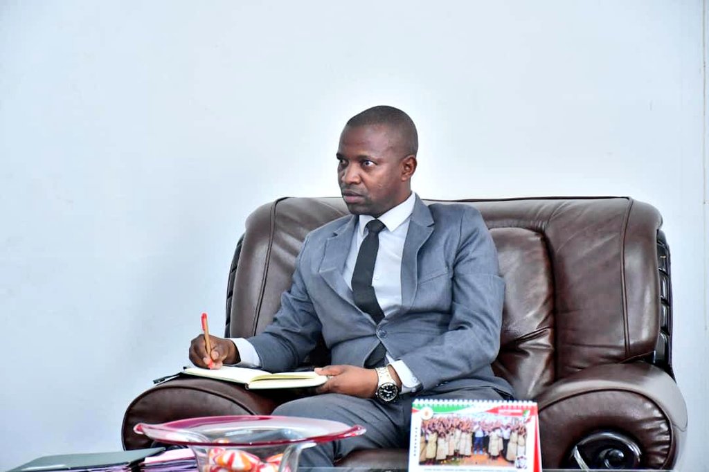 mrmeict's tweet photo. Le Secrétaire Permanent du ministère en charge de l’énergie, Dr Désiré Kubwimana a accueilli une délégation de l’UE et de la BEI pour une visite de courtoisie. Ils ont échangé sur les projets Ascent, Jiji, Mulembwe et Rusizi III visant à accroître le taux d’accès à l’énergie. https://t.co/NVncFD2Rmi
