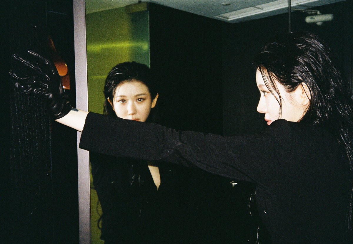 yerinbaek's tweet photo. #YerinBaek #백예린 #FlashandCore #MIRROR https://t.co/PKuXlTtqYZ