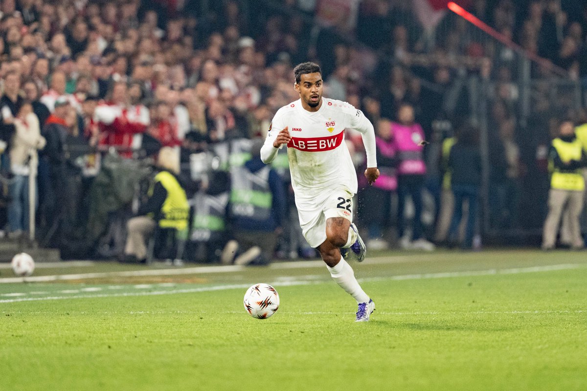stimmeonline's tweet image. Offensiv auffällig, aber ungenau. Defensiv mit einem folgenschweren Patzer. Neuzugang Lorenz #Assignon hat noch Verbesserungspotenzial beim #VfB Stuttgart.

⬇️
stimme.de/sport/vfb-stut…

#FCBVfB #UEL