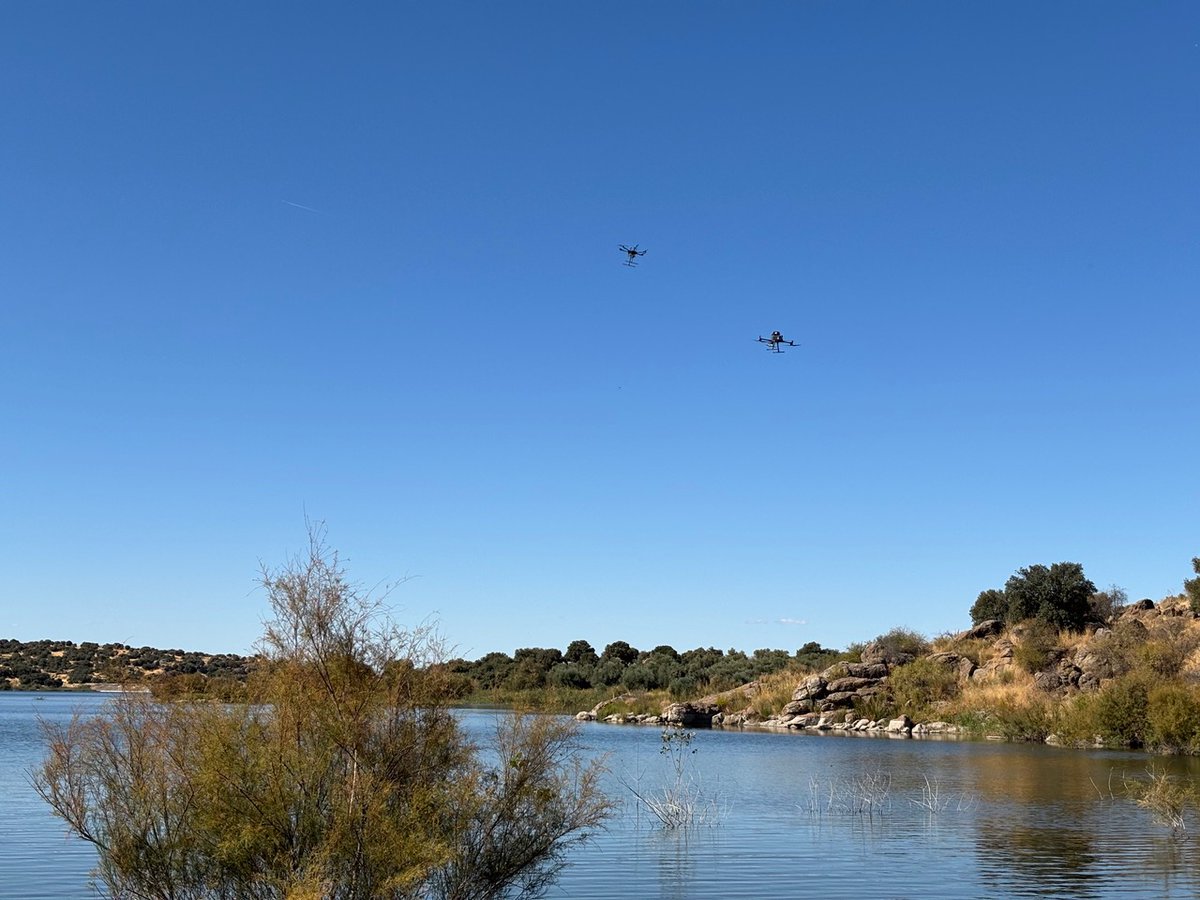 industrialesupm's tweet image. 🚀🤖 La @ETSII_UPM avanza en el proyecto INSERTION con pruebas exitosas de cooperación #multirobot en entornos acuáticos. UAV y USV trabajan juntos de forma autónoma en misiones reales.
👉 Innovación en acción: percepción, control y cooperación.
#Robótica #IA #UPM