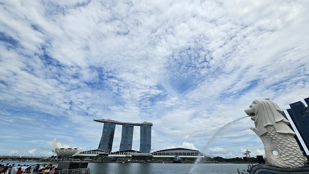 JuvidX's tweet image. Takeaways from SG this week for the builders:

&amp;gt; Go out there and network, building alone won&apos;t help you

&amp;gt; Spend more time listening to your users, their feedback, etc

&amp;gt; Partnerships only if you integrate/use something from each other, i.e. not just an X post...

&amp;gt; Investors…