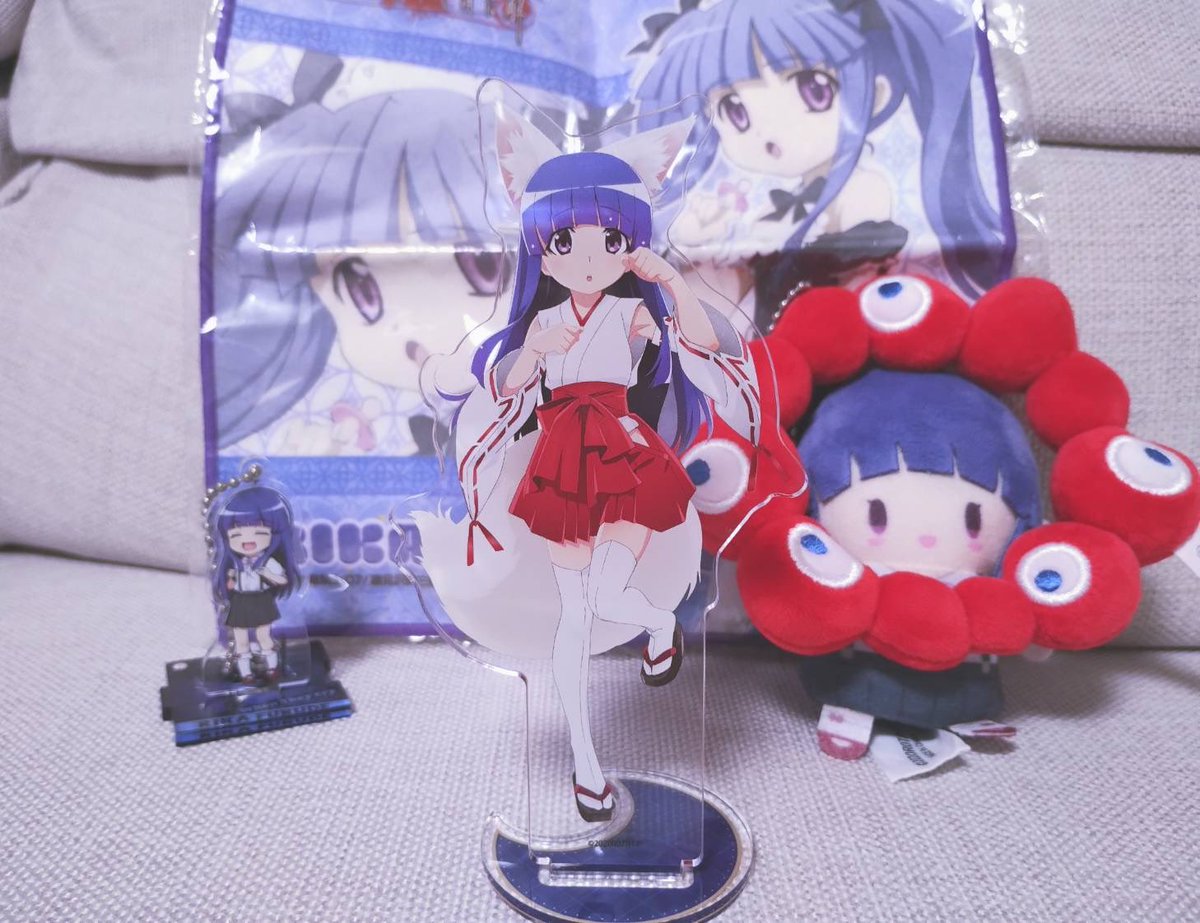 帰りにゲットしました！！アクスタはレナ以外2個ずつしかなかったからよかった！おそらく狐（?）姿の梨花ちゃん可愛すぎます､､､🥰🥰