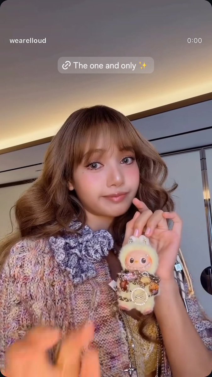 สมกับเป็นมารดาแห่งการขาย
อีกนิดชั้นจะเชื่อว่าลิซ่ามีหุ้นPopmert แล้วนะ
ฮาร์ดเซลล์ที่ไม่น่ารำคาญ สกิลสูงมากกกก55

LISA PARIS FASHION WEEK
#LVSS26 #LISAxLVSS26
#LISA #LISAxLouisVuitton 
#ParisFashionWeek #PFW
<a href="/wearelloud/">LLOUD</a> <a href="/LouisVuitton/">Louis Vuitton</a>