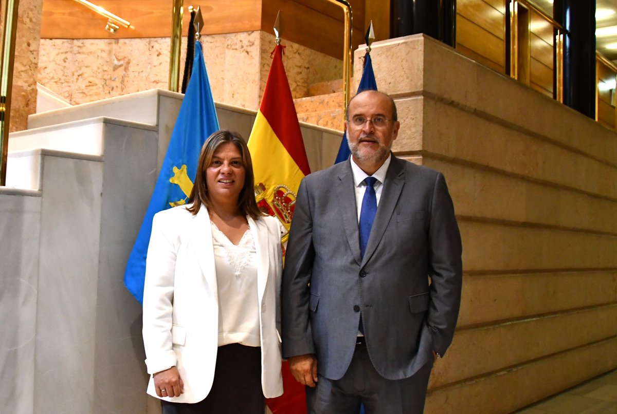 Reto demográfico, simplificación administrativa, gestión cercana a la ciudadanía… son algunos de los temas que he compartido con la vicepresidenta de <a href="/GobAsturias/">Principado de Asturias</a> , <a href="/GimenaLlamedo/">Gimena Llamedo</a>.

Una tierra en la que estudié y a la que siempre me gusta volver.