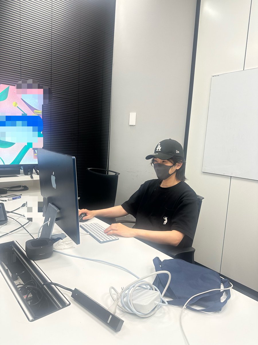 FC開設の準備を着々と進行中🔥
事務所に自分のデスクトップまで持ち込む男w