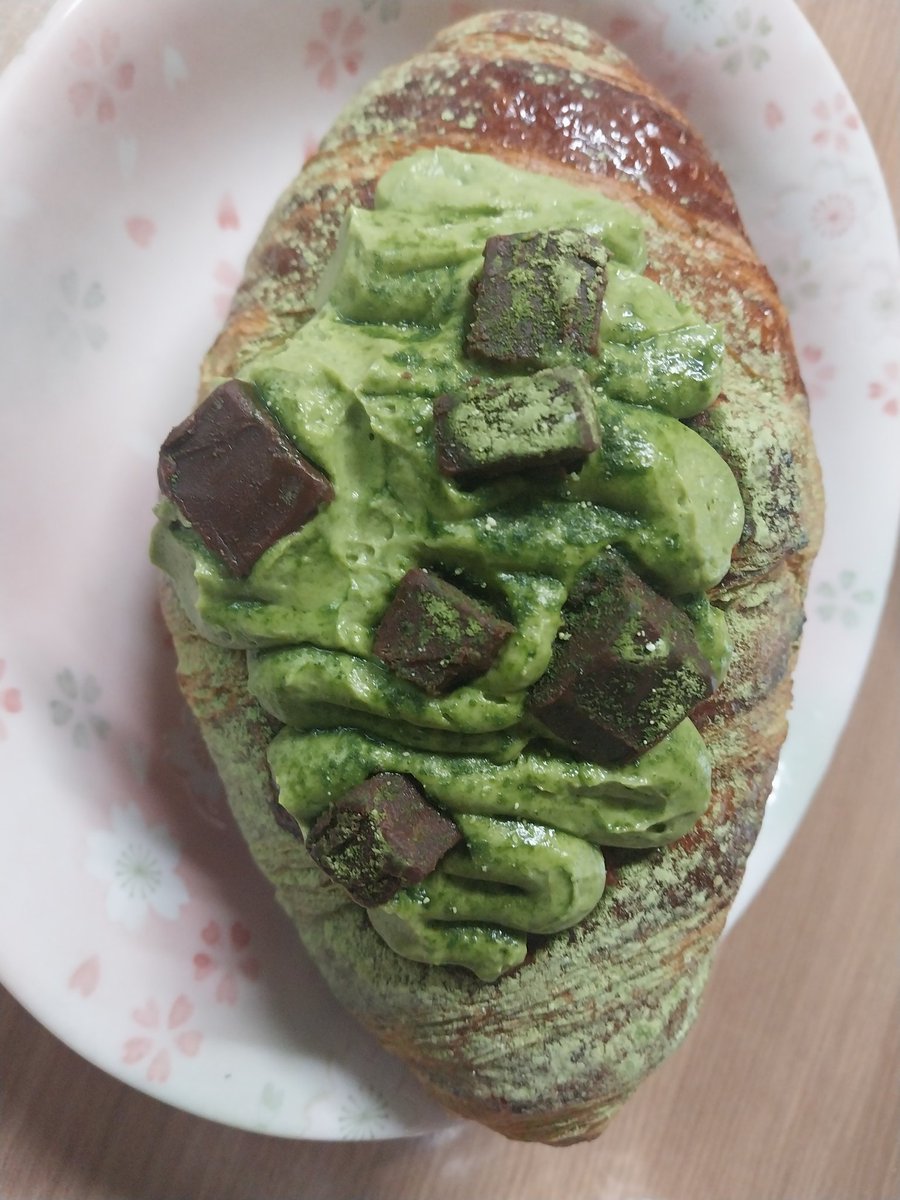 Flitie_'s tweet photo. 어제 성심당에서 보고는 홀린듯이 집어옴
진짜맛있더라 이거땜에 1키로쪘음 ㄹㅇ https://t.co/zUJDaoXCWu