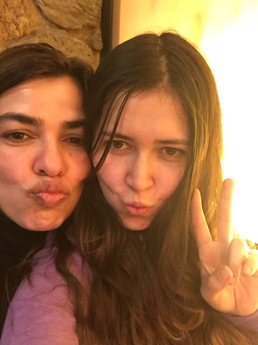 Sen artık olmayacak mısın, nasıl yaaa nasıl. Böyle bir şey nasıl olabilir ki. Sen hep vardın olmama şansın yok ki. Ben sensizliği bilmiyorum ki