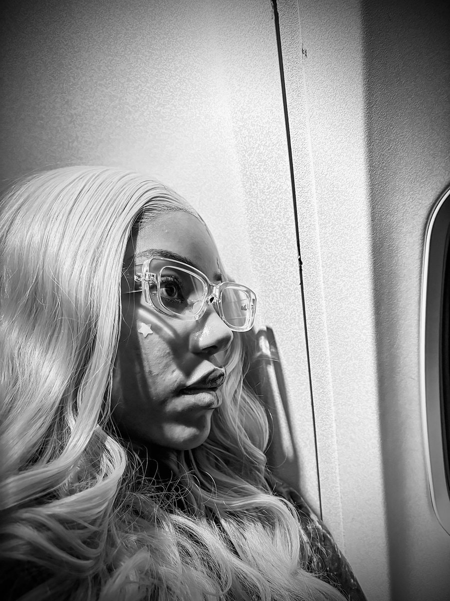 Therealljainy's tweet image. “Cabin lights, camera flash, superstar energy.📸”
A subtle reminder to go stream TherealjainyEp nonstop for the weekend 😌🎵🎵💖🌸💕💕🥹🥹🥹🙏🙏
#fyp #afrobeats #therealjainy #LaCasaDeAaron #flight #ArtistOnTwitter