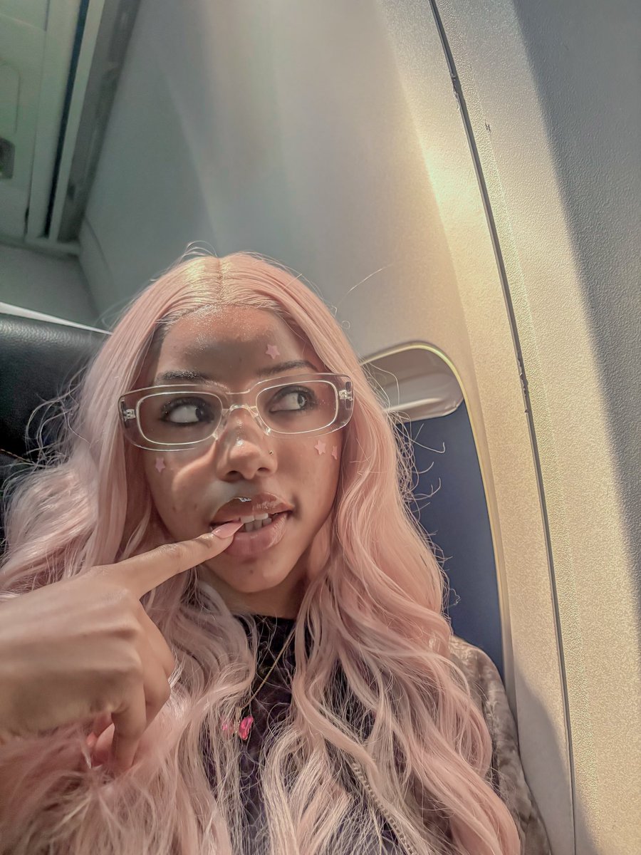 Therealljainy's tweet image. “Cabin lights, camera flash, superstar energy.📸”
A subtle reminder to go stream TherealjainyEp nonstop for the weekend 😌🎵🎵💖🌸💕💕🥹🥹🥹🙏🙏
#fyp #afrobeats #therealjainy #LaCasaDeAaron #flight #ArtistOnTwitter