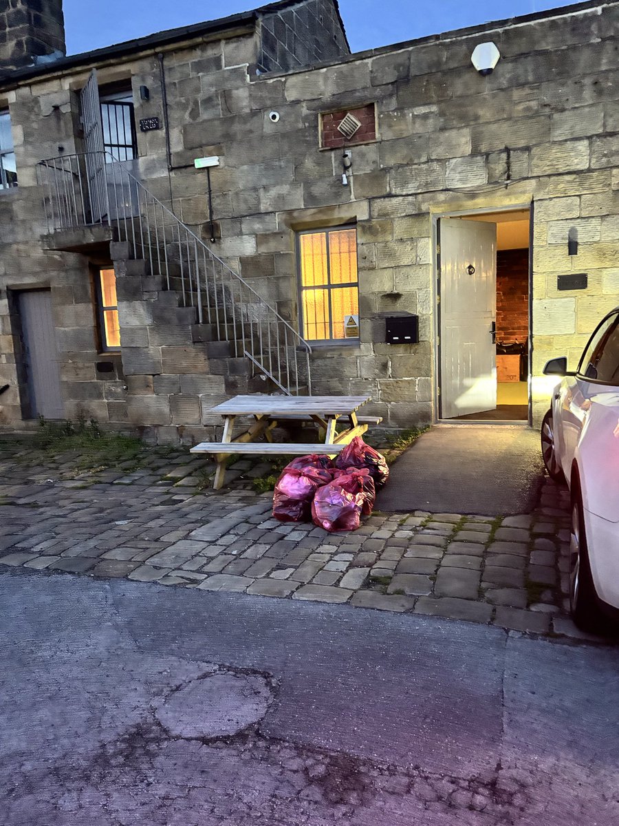 nikki_manson's tweet photo. @Biffa still awaiting a response from yesterdays message that you requested. Still no resolution to my uncollected waste https://t.co/EqXSYt5UKY