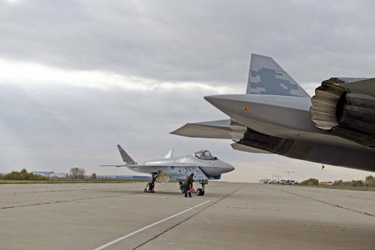 Roberto05246129's tweet image. #UkraineRussiaWar #Pokrovsk #Kupyansk #Toretsk #Sumy #Dobropolye #Vovchansk
Habemus Checkmate !
The first experimental prototype of the Russian single-engine light multirole 5th generation fighter Su-75 Checkmate has been captured at one of the Russian Aerospace Forces…