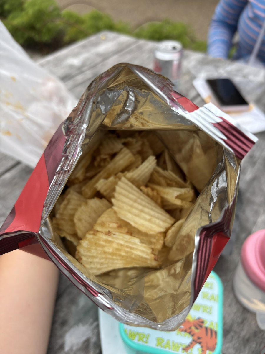 Tanyaaa_P's tweet photo. There not just any sizzling steak crisps they’re…. Ready salted 🤣🤣 what an anticlimax! sort it out  @marksandspencer https://t.co/wylAANK7UO