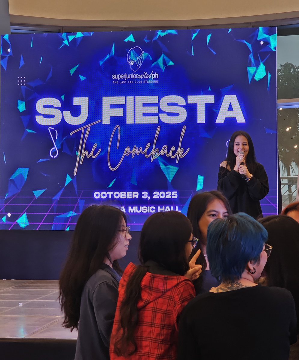 Inang Reyna is here at #SJFIESTA25 and she's giving away free tickets for #SS10inManila 💙

#SUPERJUNIOR