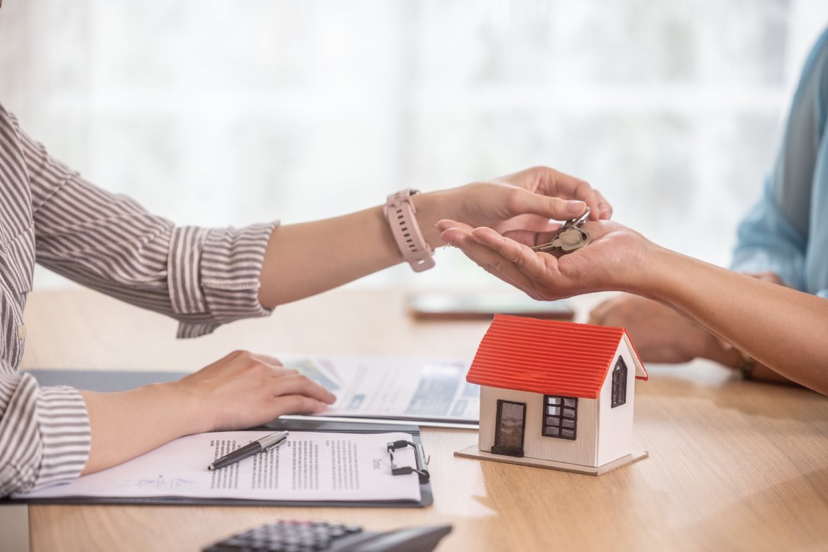 El euríbor abaratará las hipotecas al menos hasta fin de año.
cronicalegal.es/el-euribor-aba…