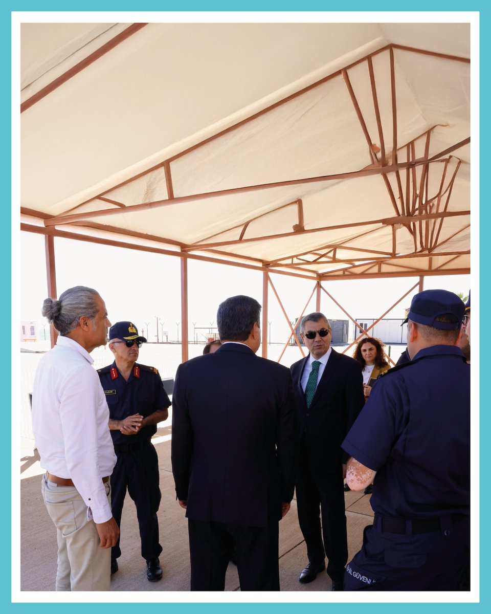 Valimiz Sayın Atilla Toros, Anamur Feribot ve Deniz Uçağı İskelesi ile Deniz Hudut Kapısı'nı ziyaret ederek yürütülen çalışmalar hakkında bilgi aldı; incelemelerde bulundu.
ANTSO Denizcilik olarak Valimiz Sayın Atilla Toros'a, ziyareti için teşekkürlerimizi sunarız.