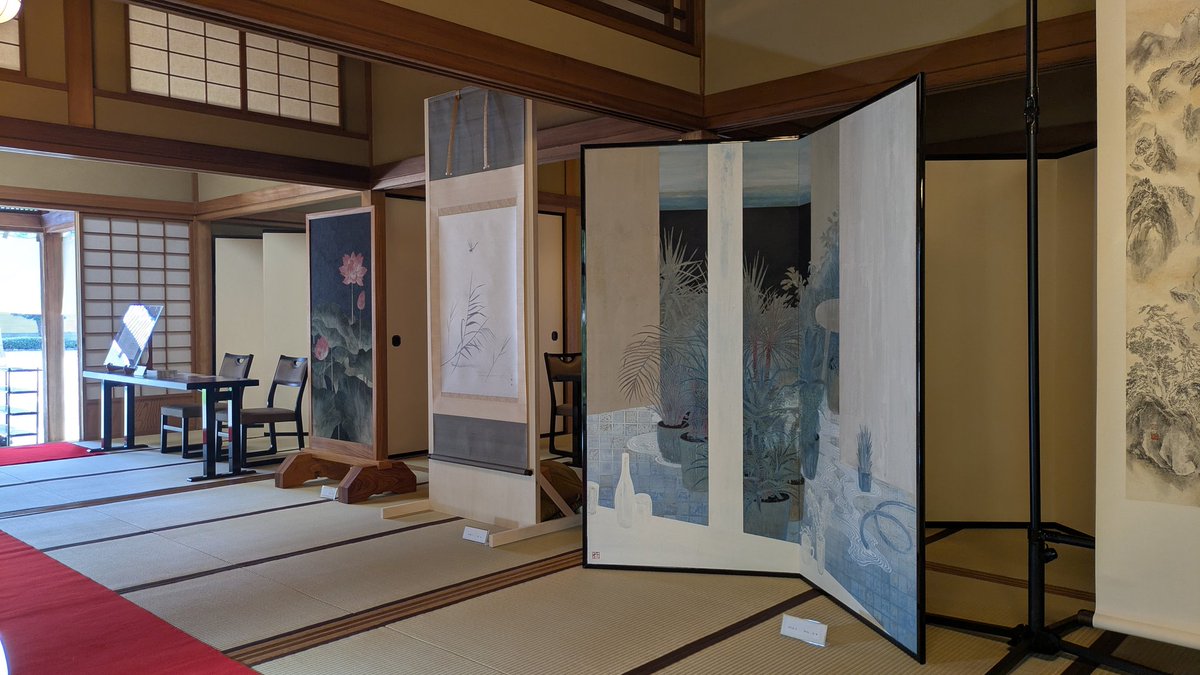 nikujiru2's tweet photo. 【展示のお知らせ】
第四回『立葵の彩り展』に参加致します。

傳通院・書院にて自ら仕立てた二曲屏風などを展示させて頂きますので、是非お越しください。

宜しくお願い致します。

(画像は作品部分写真)
10月3日(金)~9日(木) 会期中無休
11時〜16時
傳通院(文京区)

#日本画
#屏風
#展示 
#お寺 https://t.co/bvg5RjiLM6