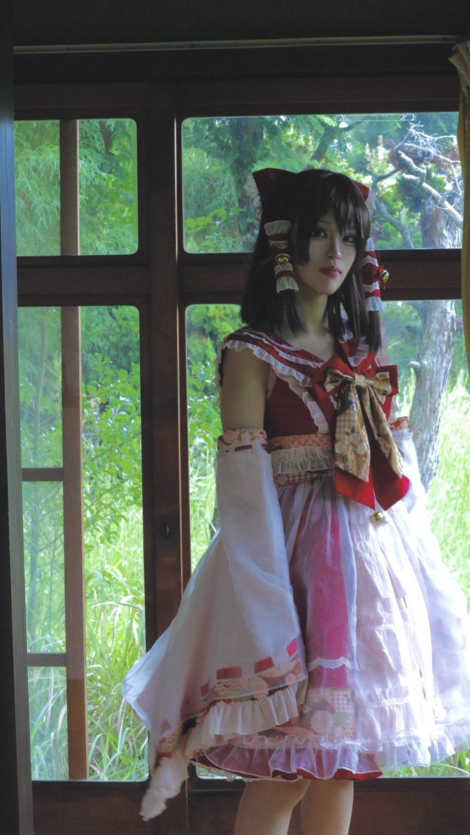 cos
《楽園の素敵な巫女》