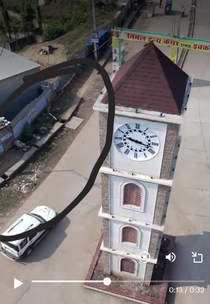 SitamarhiIndex2's tweet image. Indeed the clock tower looks beautiful...but then look at the surroundings...trash in open, no footpath, damaged drains ! 

The surroundings ruin the entire aesthetics of this beautiful architecture.  

#Bihar