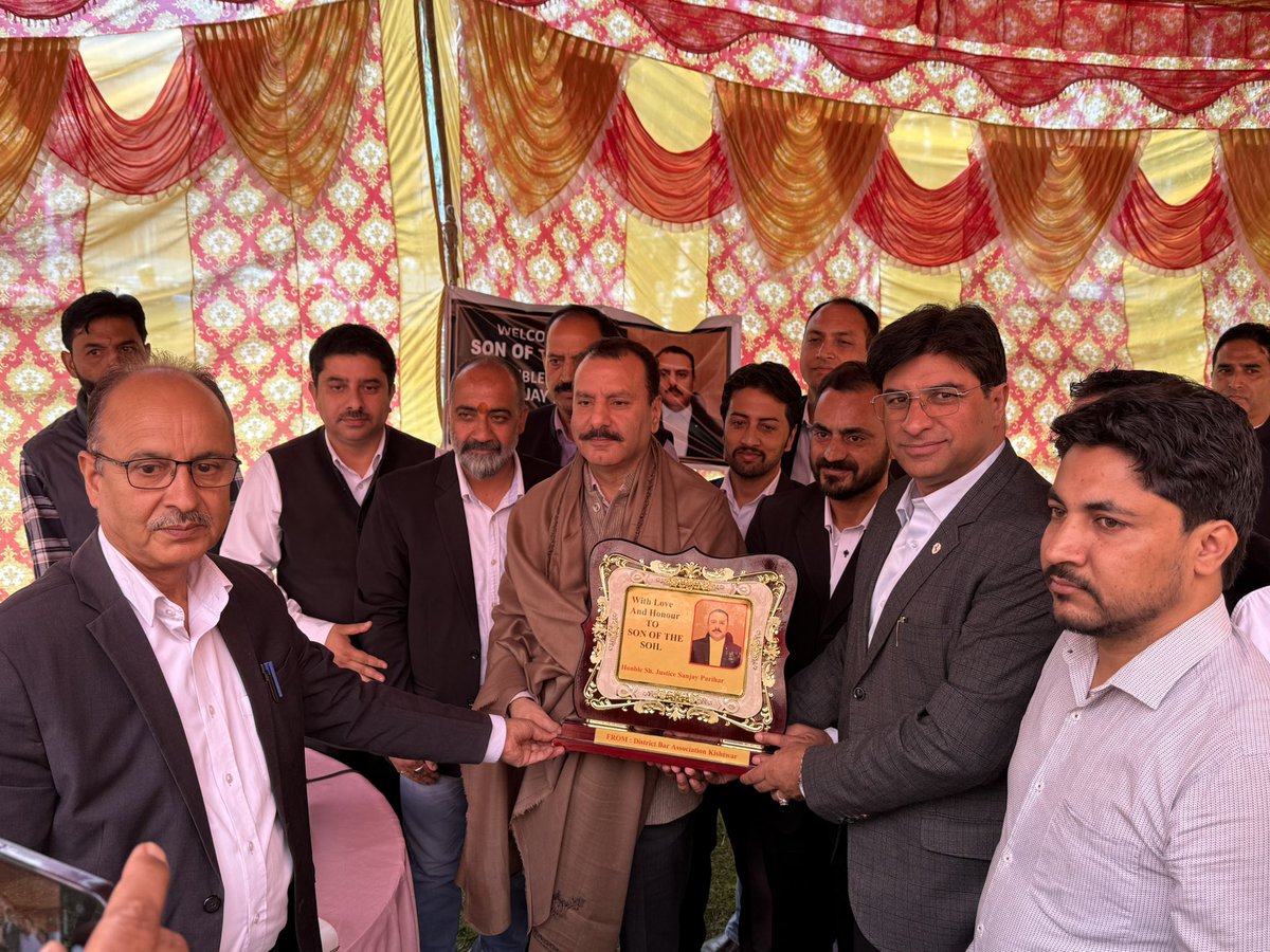 Bar Association Kishtwar, led by its President Adv. Sheikh Nasir Hussain, honoured the son of the soil and Kishtwar’s first High Court Judge, Justice Sanjay Parihar, in a programme.