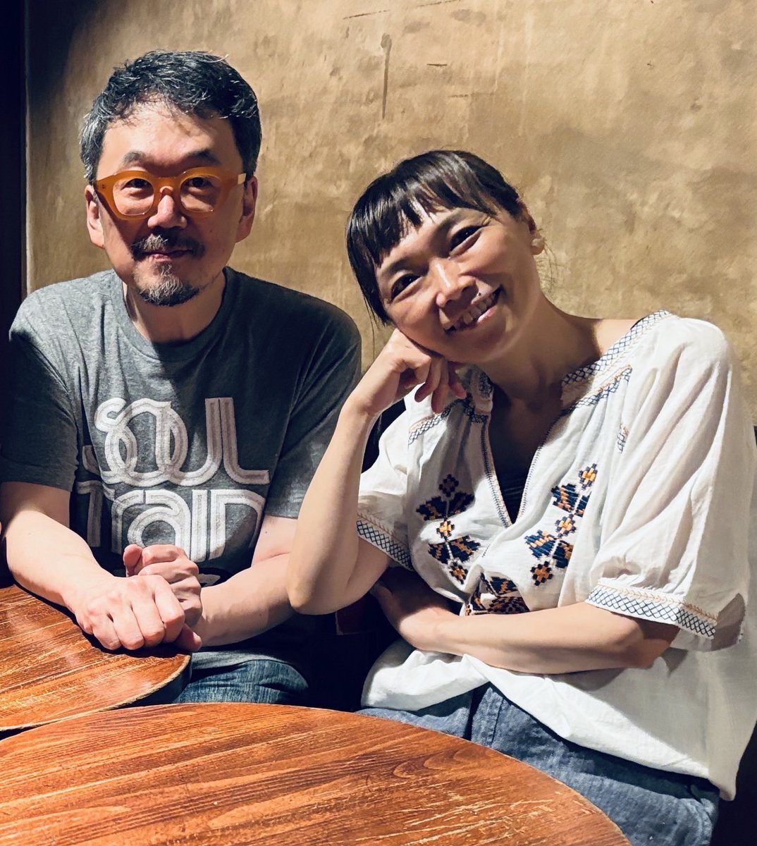 Uraraten's tweet image. うらら展特別講演
【日時】11月2日(日)14時〜
〜うららか四方山演奏会〜

「加藤千晶＋鳥羽修」
●加藤千晶(ピアノ、唄)
シンガーソングライター
「ほっとけーきはすてき」の楽曲提供や「ピタゴラスイッチ」「ついつい、ねこ」の歌唱
CMでは「くもん、いくもん♫」など
●鳥羽修(ギター)