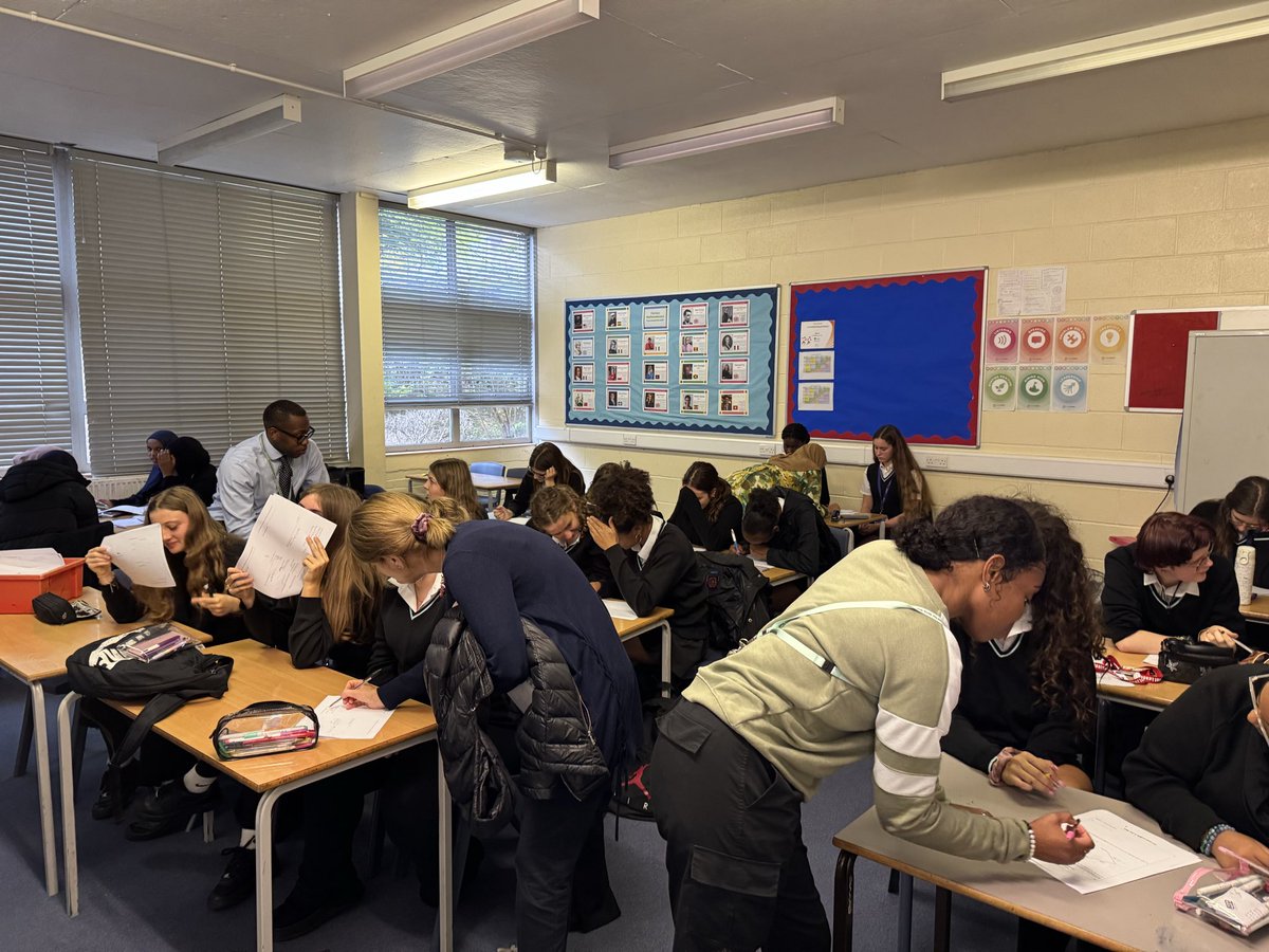 And at the other side of school so good to see Past Paper  Club  busy! Go year 11's <a href="/stemhsg/">stemhsg</a>  <a href="/HornseySchool/">Hornsey School</a>