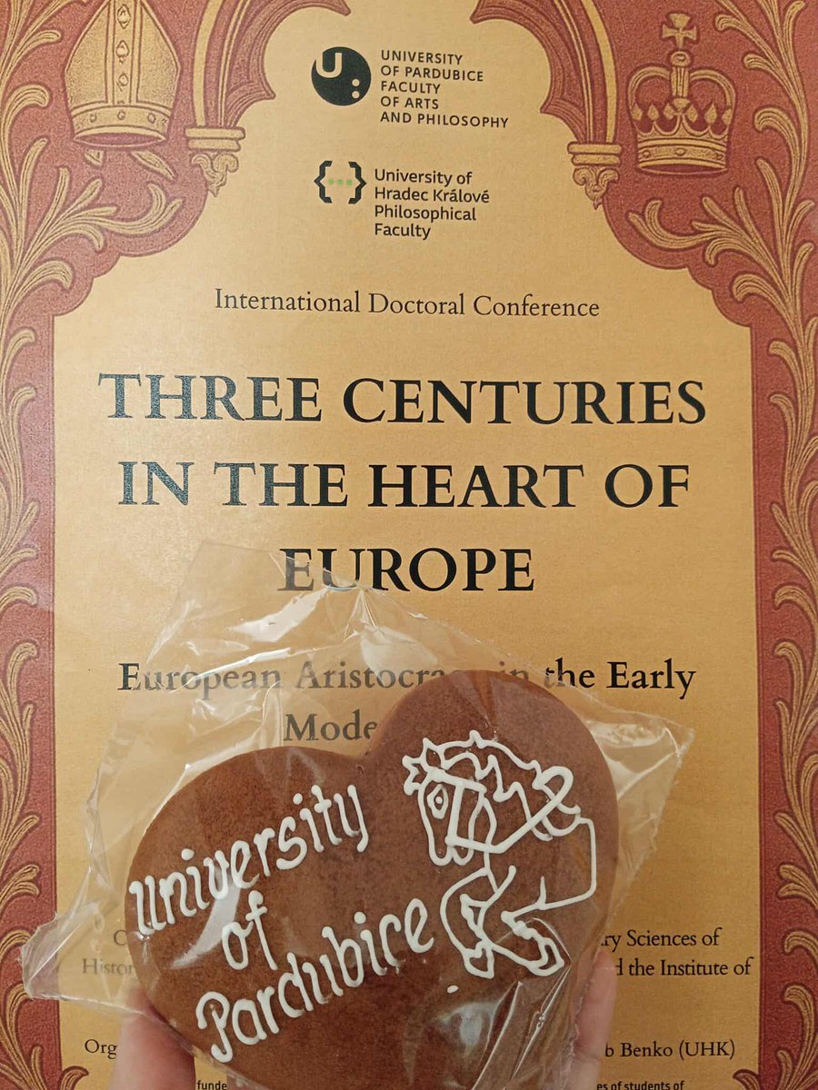 Ve spolupráci s UHK jsme dali dohromady mezinárodní konferenci Three Centuries in the Heart of Europe. 
Spoustu skvělých doktorandů 🇨🇿🇸🇰🇮🇹🇪🇸🇭🇺🇺🇸 s výbornými příspěvky.