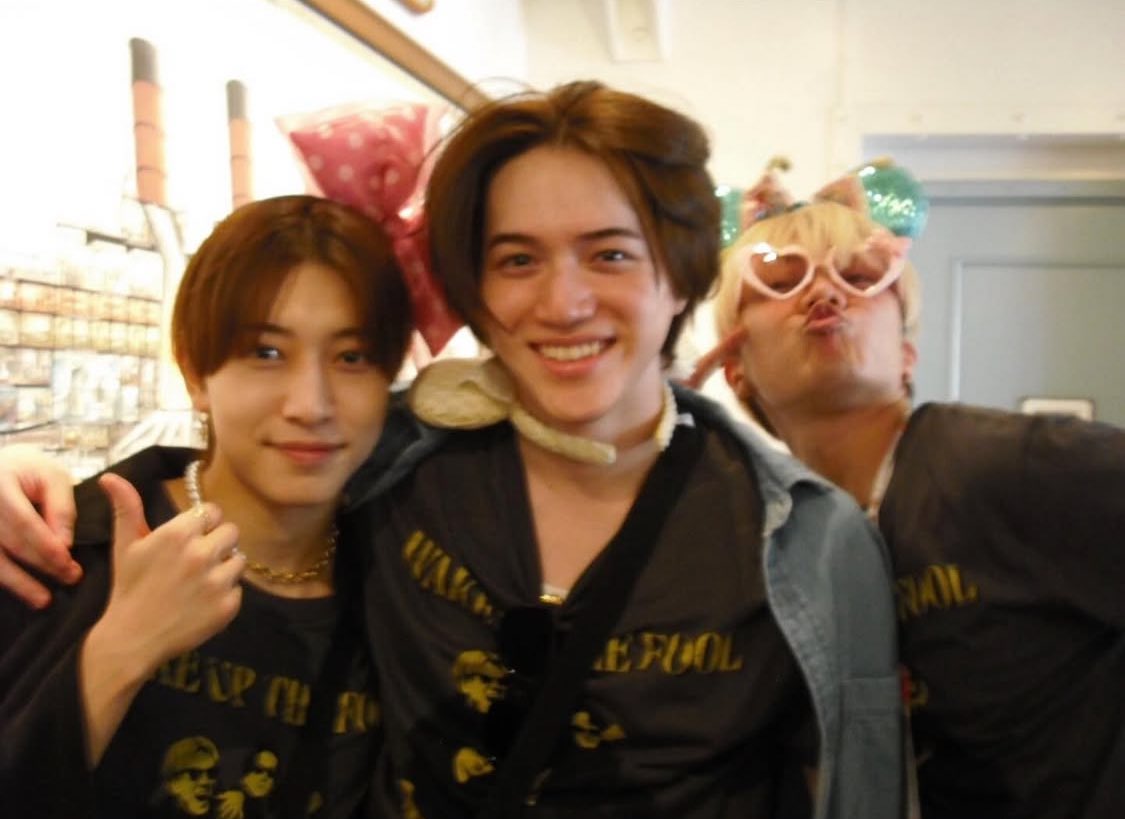 oidesunshines's tweet image. did they took this with digicam omg #Kekinian