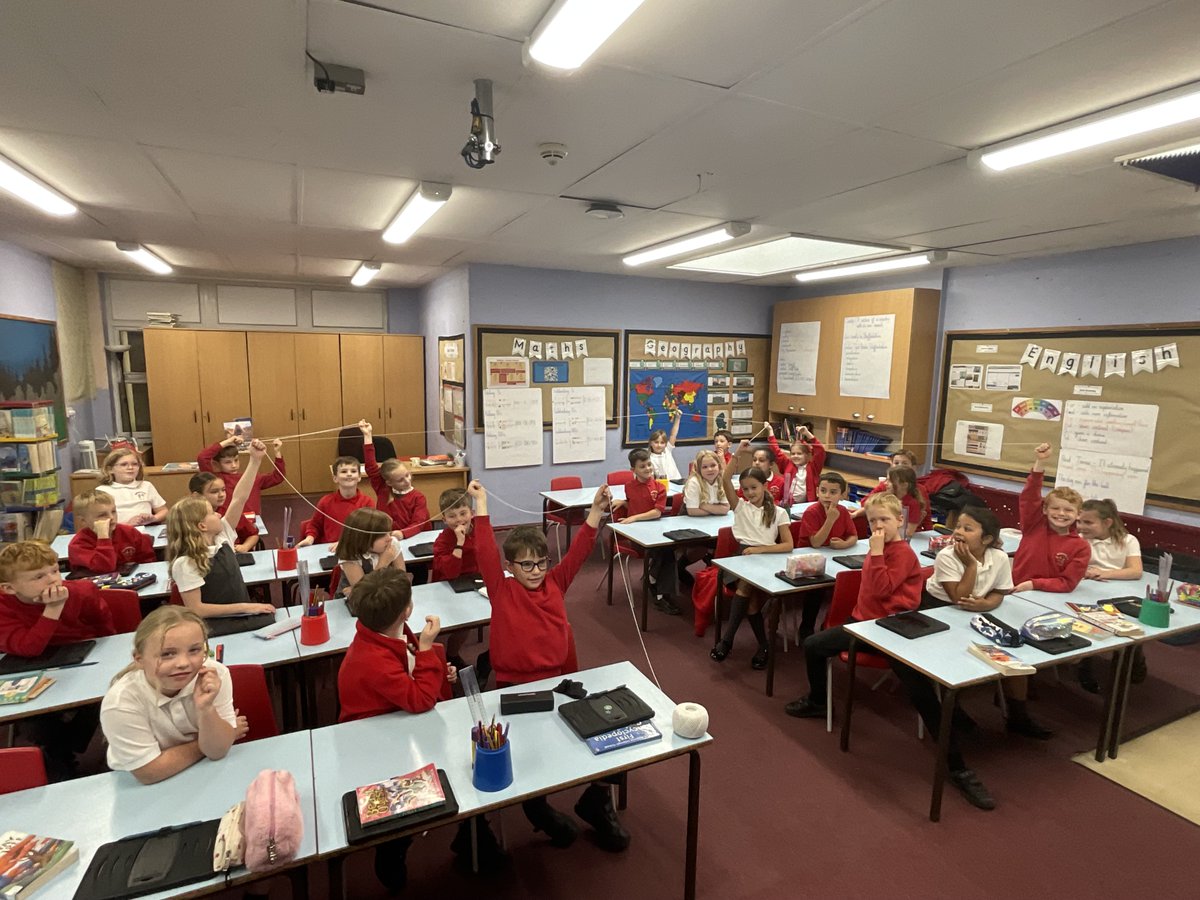 This afternoon, Year 3 created their own computer networks using pieces of string! We can’t wait to start adding more devices to our networks next lesson 💻