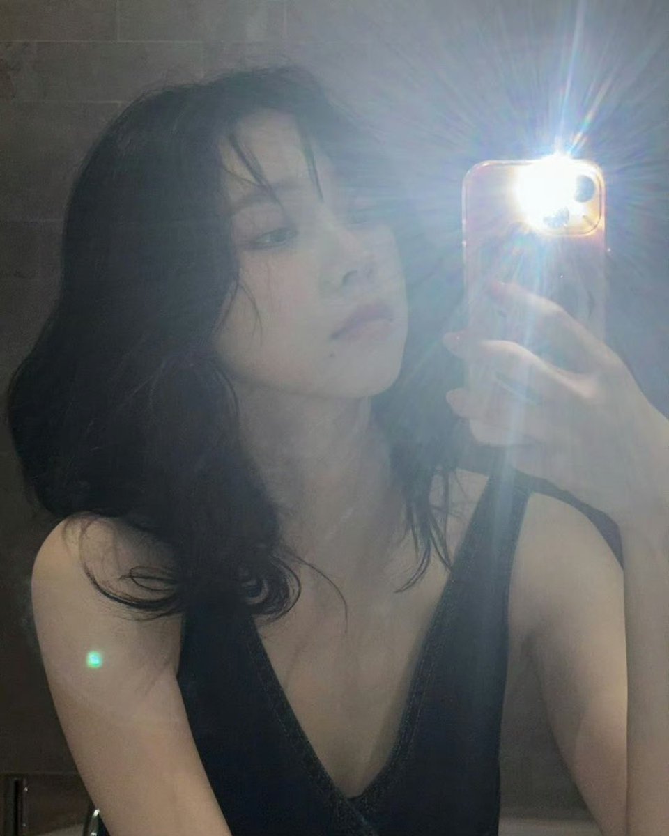 synkbone's tweet photo. fuckboy karina save me https://t.co/sWfjzOJIPA