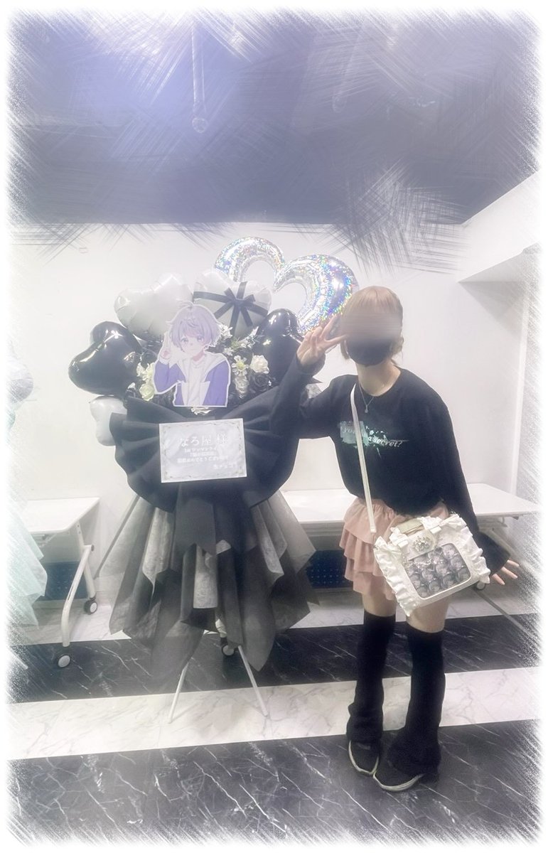 Namachoco_76's tweet photo. ♡𝟚𝟘𝟚𝟝.𝟙𝟘.𝟘𝟛♡
なろ屋さんファーストワンマンライブ「裸の裸裸裸」にてフラワースタンドを出させていただきましたჱ̒՞ ̳ᴗ ̫ ᴗ ̳՞꒱🩶
#裸の裸裸裸 #ねえねえなろくん https://t.co/NYRB0y2BjH