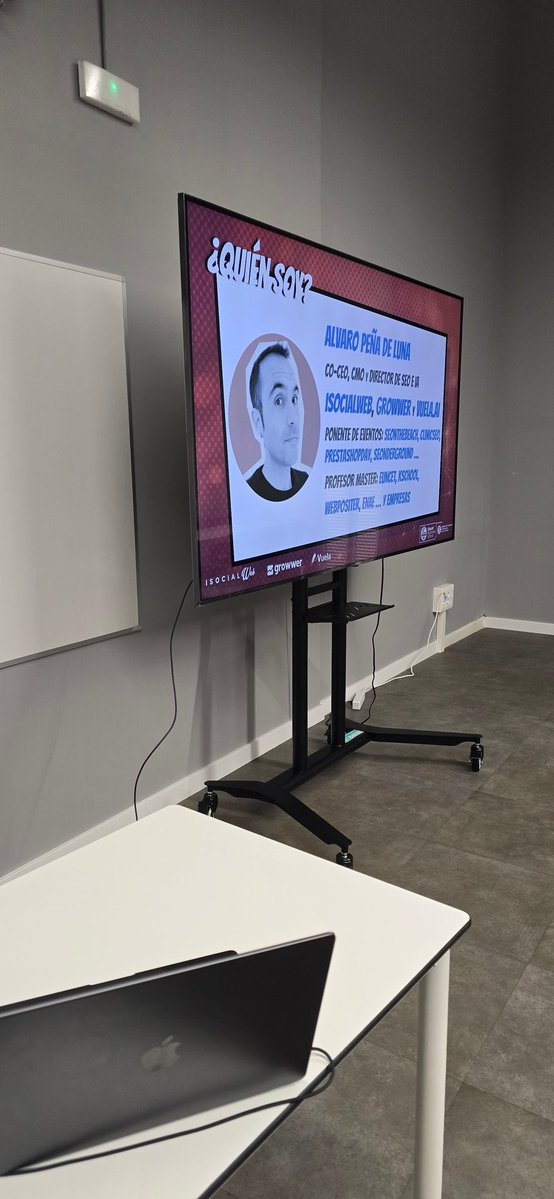 isocialwebseo's tweet image. 🤘 Mesecito de clases de IA y SEO en la Uni.... Dar clase 4h de clase un viernes después de currar toda la semana con con 4 empresas y 2 bebés es una paliza. Pero poder compartir lo aprendido cada día con alumnxs, es súper gratificante.