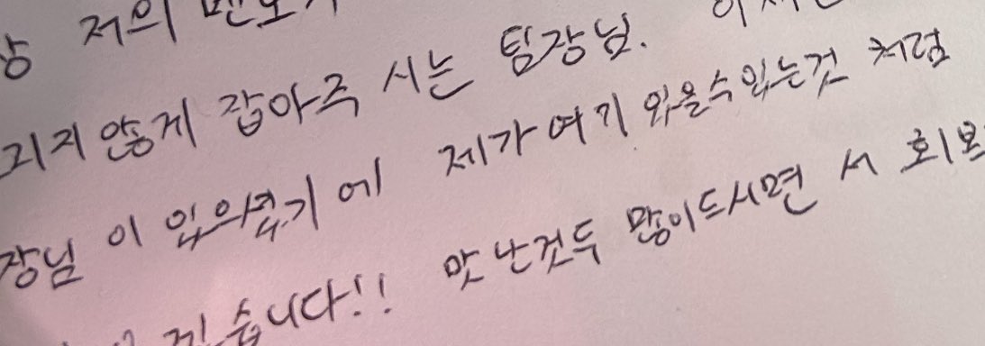 TurningP_DDA's tweet photo. 센터 추석 선물 레전드 조부모 부모 다 돌아가시고 그냥저냥 사는 내가 추석에 과일이나 이것저것 받으면 저 혼자 어케 이걸 먹나요 대표님 돈 아까우니 전 선물 챙기지 말아 주세요 (내 상황 모두가 알음) 했는데 이번엔 그냥 선물이네 따옴이 좋아하는 거 다 해줬네 대표님이랑 막내가 https://t.co/ZFvFkcLmH7