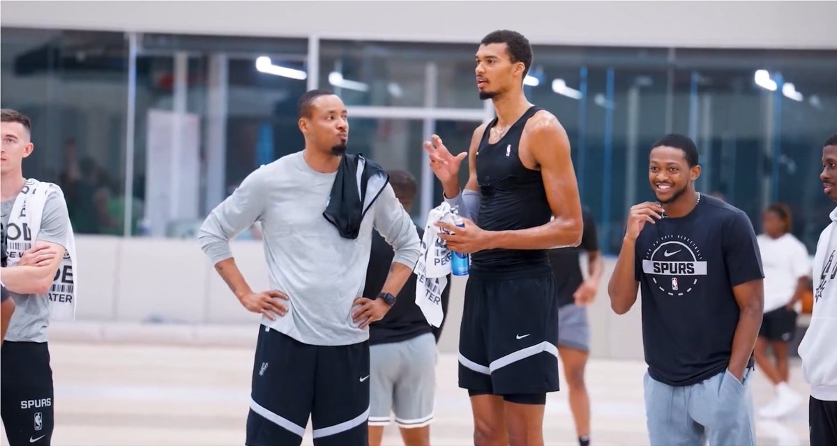 kwakujr23's tweet image. 7&apos;4? Lol Wemby&apos;s closer to 7&apos;8 than 7&apos;4

Rashard&apos;s head is lower than Vic&apos;s Adam&apos;s apple lol