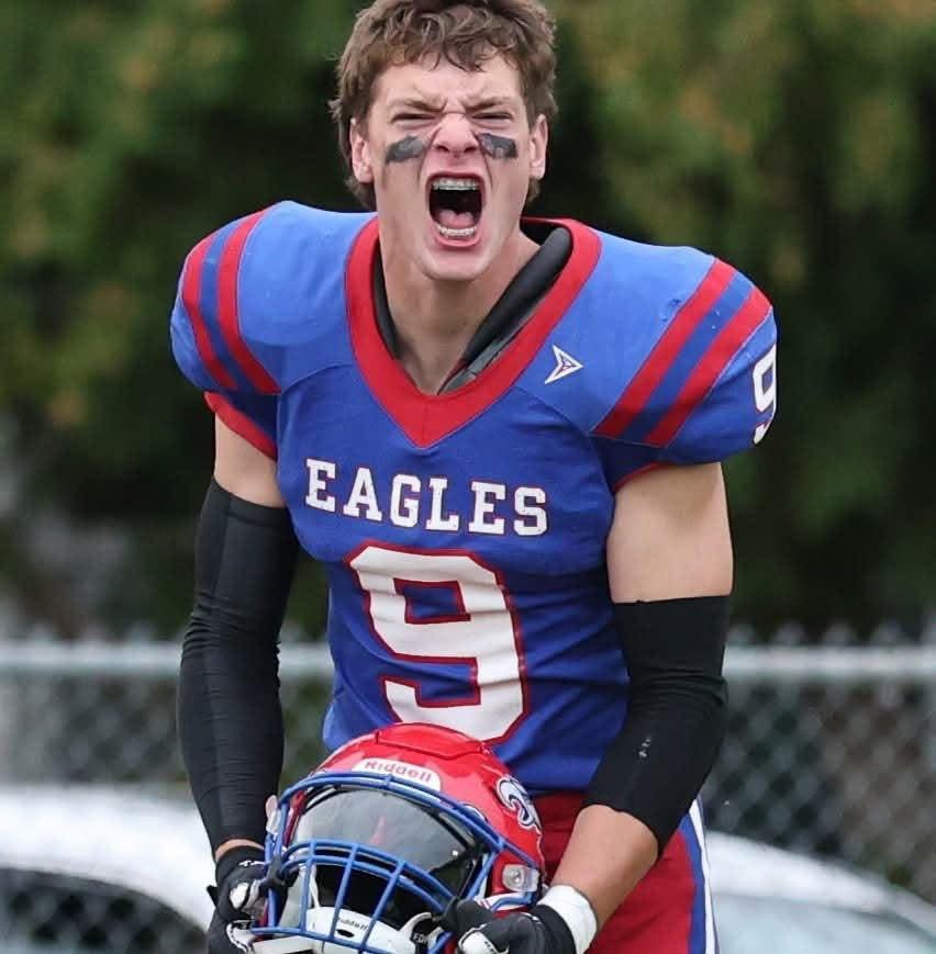 GAME DAY!!!😈
#runthedamnball #eaglesfb #football

<a href="/RieseDraft/">Owen Riese</a> <a href="/TraeTetzlaff/">Trae Tetzlaff</a> <a href="/MJ_NFLDraft/">Mark Johnson</a> <a href="/CoachE_Blugolds/">Rob Erickson</a> <a href="/Kobe_Berghammer/">Kobe Berghammer</a>