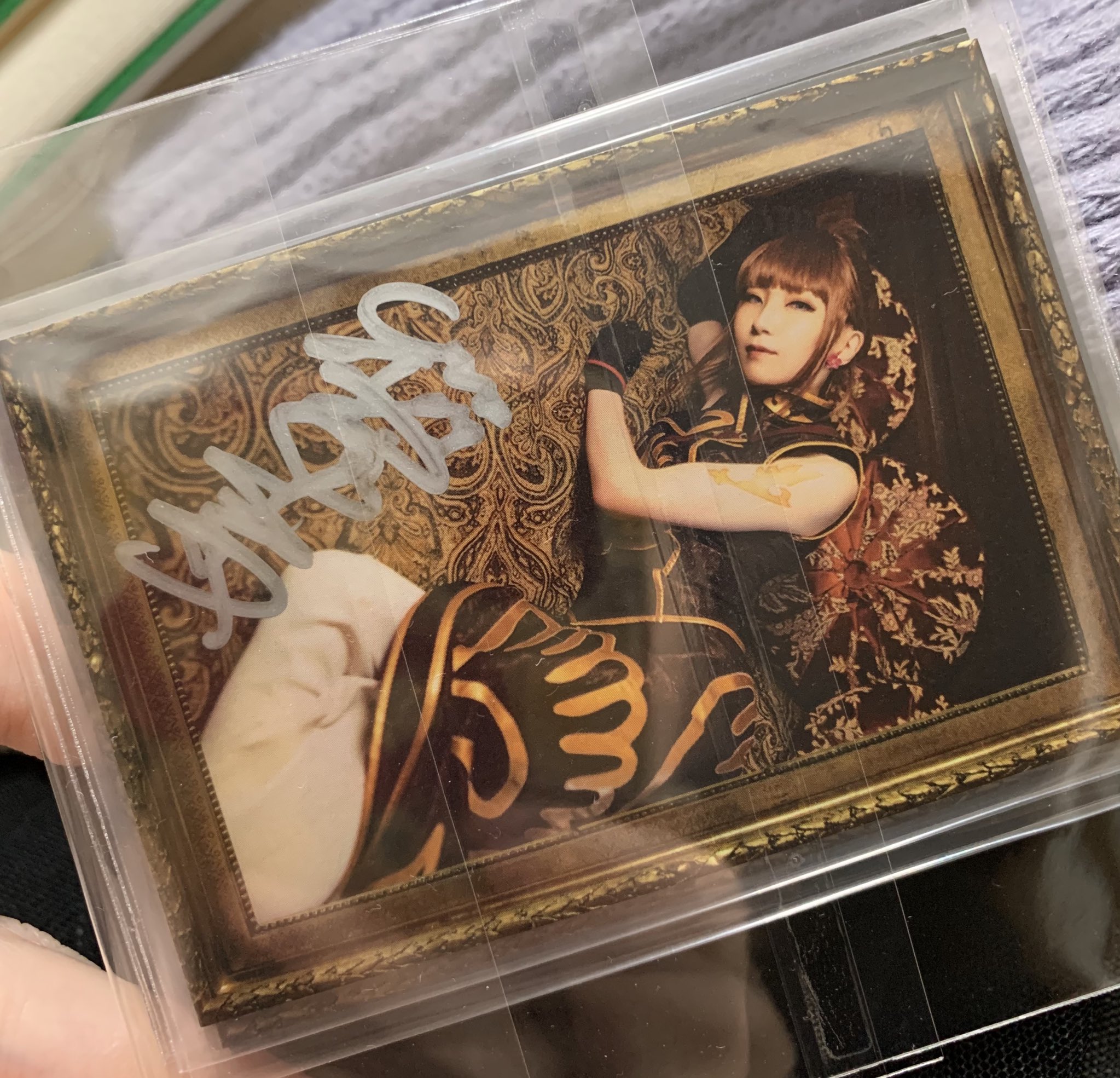 バーノン サイン入りトレカ SEVENTEEN バーノン 直筆サイン入りトレカ - メルカリ