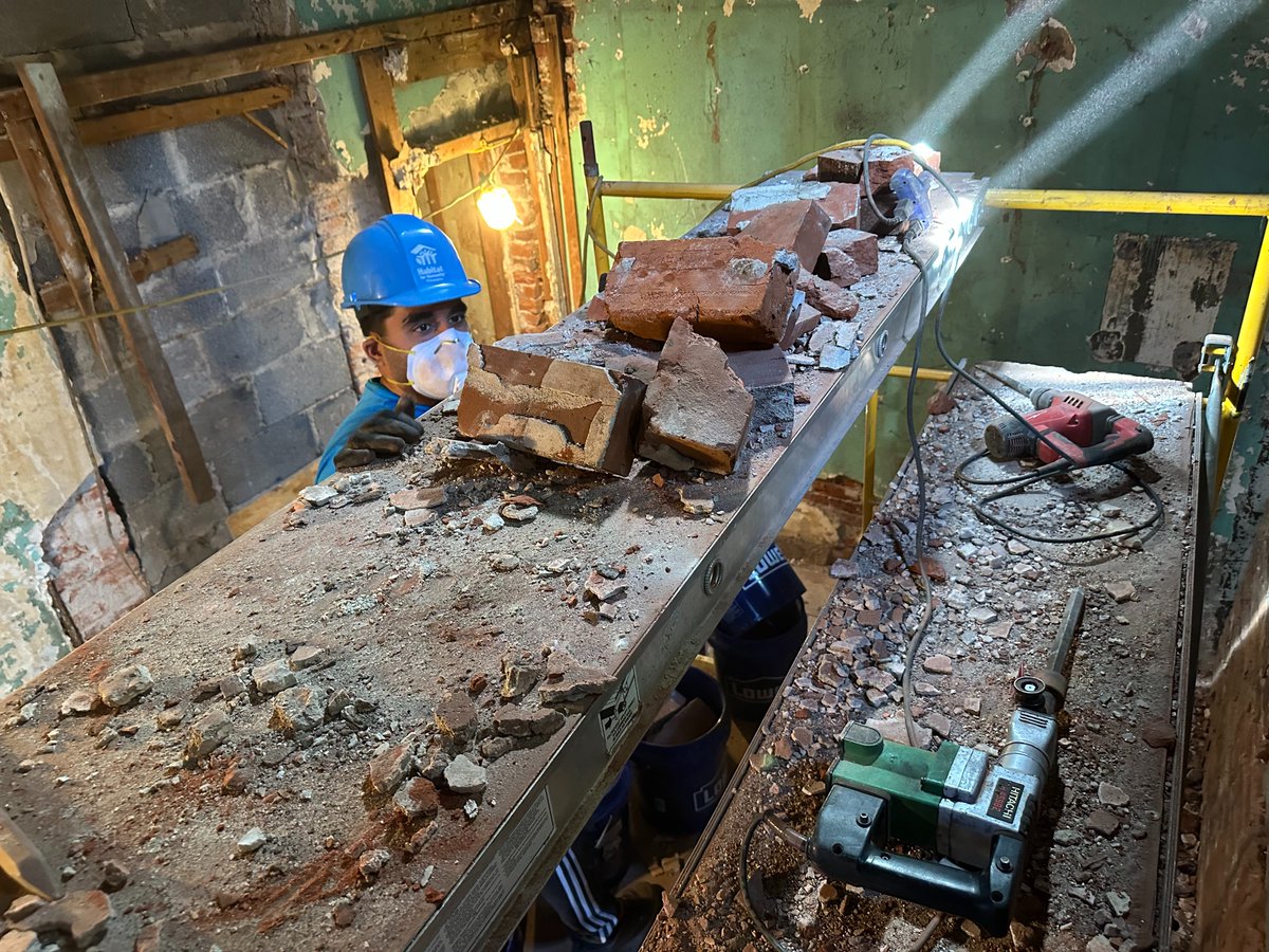 CtrSquare's tweet image. Our CenterSquare team spent the day volunteering with Habitat for Humanity—building, painting, and giving back to the community. Proud to support affordable housing and make an impact together.

#CenterSquare #HabitatForHumanity #CommunityImpact