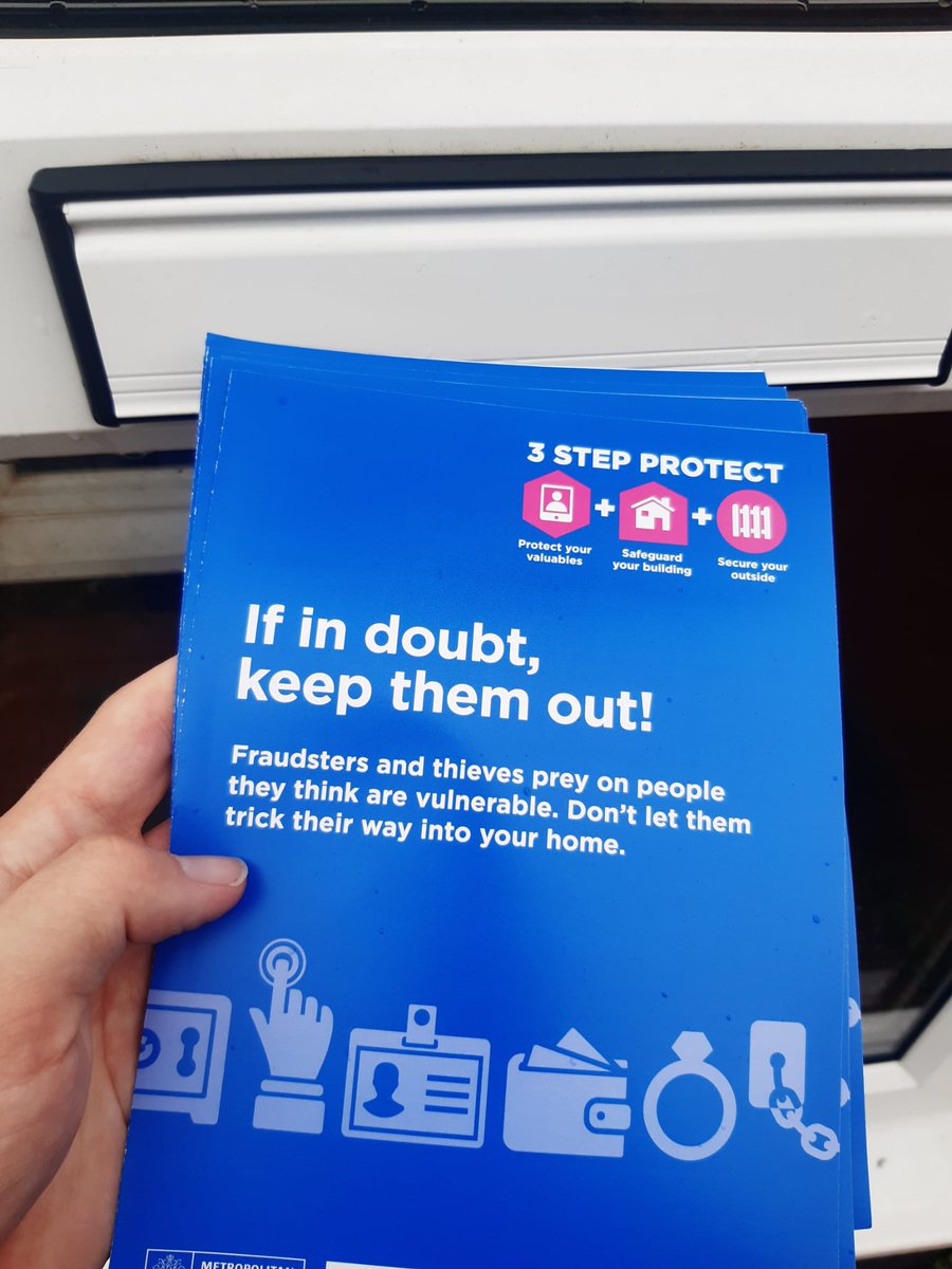 MPSNorburyPark's tweet image. Today Norbury Park SNT were out on St Oswald&apos;s Road posting crime prevention advice leaflet on securing your property, due to recent reports in the area.

#NorburyPark 
#MPSCroydon 
#MyLocalMet