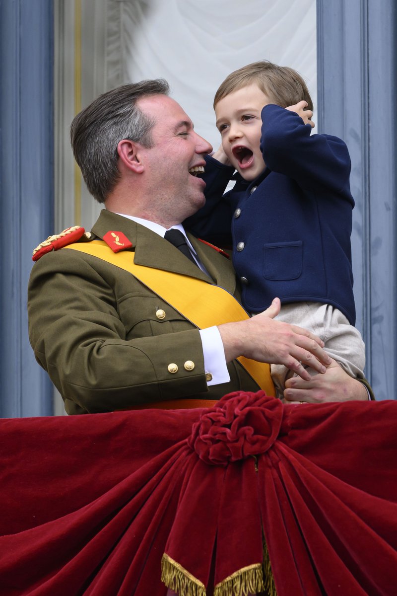 royalfocus1's tweet photo. The new Grand Duke and Duchess of Luxembourg Guillaume and Stéphanie with their children Prince Charles and Prince François #Luxembourg #TROUNWIESSEL #royal https://t.co/ibLVyEolwl