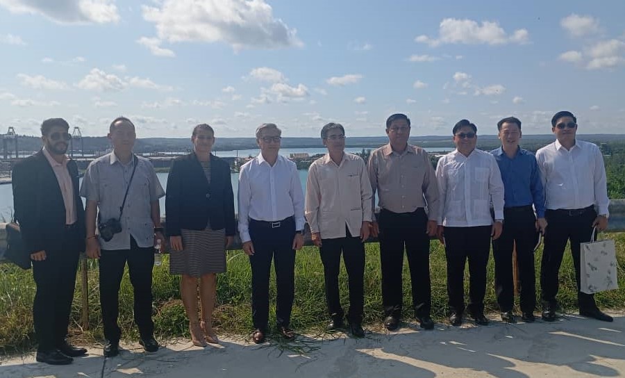 La @ZEDMariel recibió esta semana la visita de dos altas delegaciones amigas, encabezadas por la Ministra de Relaciones Internacionales de Namibia y el Ministro de Asuntos Exteriores de Laos respectivamente, para explorar las oportunidades de inversión que ofrece la ZEDM.