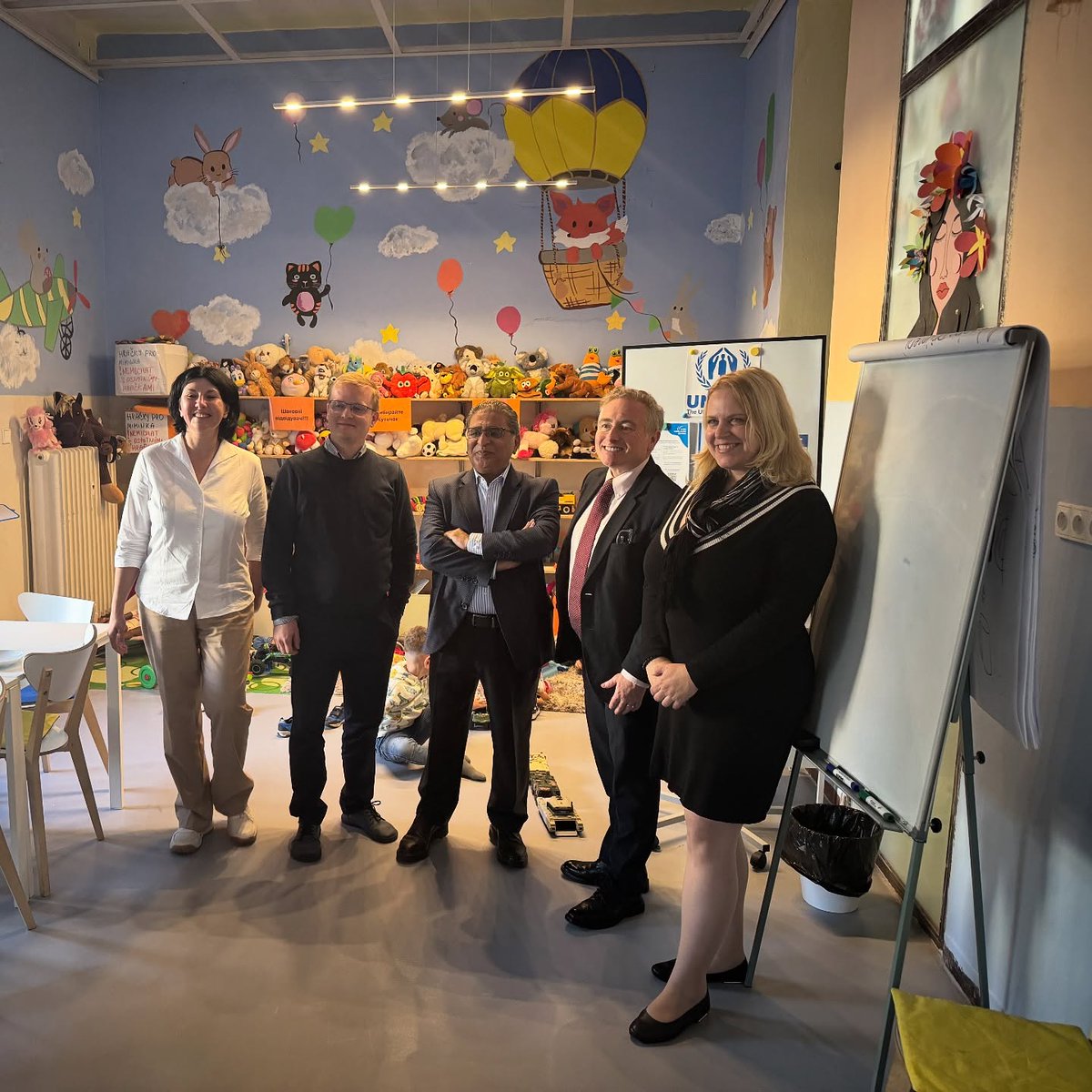 V pondělí 28. 9. nás navštívil pan Scott Lang, The PRM (U.S. Department of State Bureau of Population, Refugees and Migration) Coordinator, na pozvání UNHCR, the UN Refugee Agency😉
Bylo nám velkou ctí se s ním setkat a sdílet naše zkušenosti v oblasti podpory uprchlíků