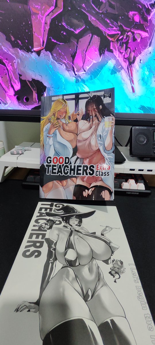 Barbarism89's tweet photo. I was WAITING A LONG TIME and finally the new chapter released. got a little extra bonus pages too😋
🎨: @Puzenketsu (on xiaoken shop booth)
4 Months late💀
#CF20 #CFXX #Comifuro20 #ComifuroXX https://t.co/sMHqWMwa6N
