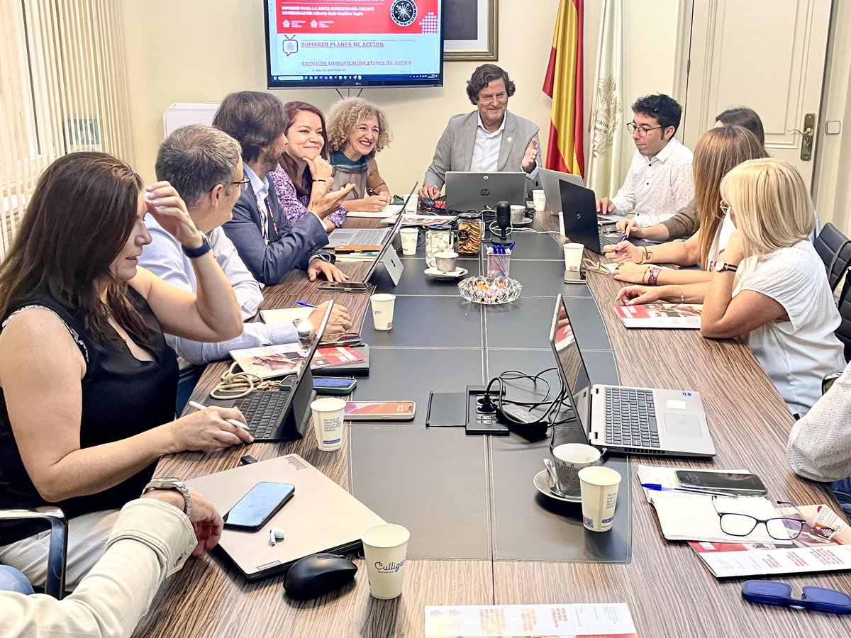 CGCAFE_AAFF's tweet image. 🔴Hoy, reunión de la Comisión de #Comunicación para abordar los retos de trasladar a la sociedad la función y valores profesionales de los administradores/as de fincas colegiados y la estrategia para los próximos meses.

🤝 Somos #CGCAFE, somos #AFColegiados