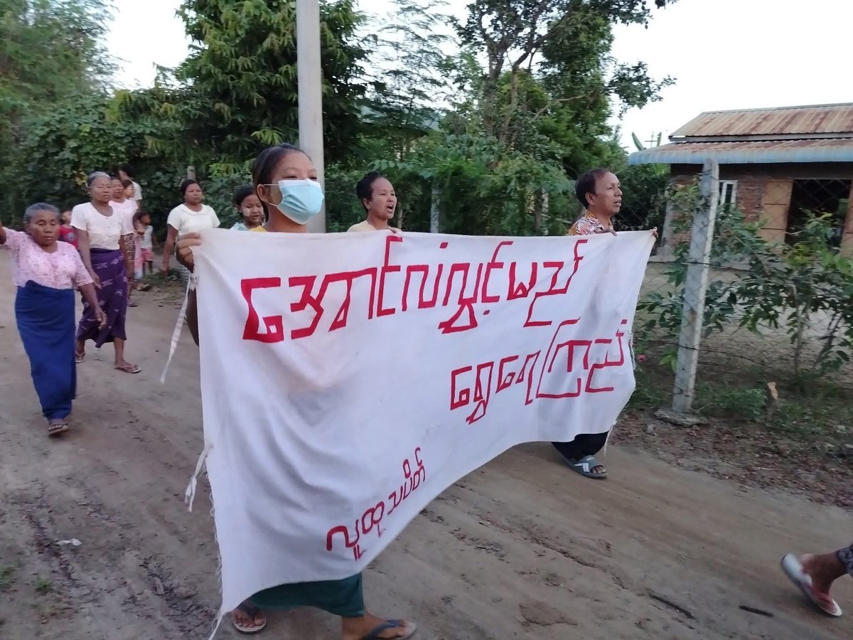 KYITHAR95368969's tweet photo. Shwe Yae Kyi’s protest movement led by local residents from a village of #Yinmarbin Twp, #Sagaing Region, staged a strike to overthrow the #MilitaryDictatorship on Oct3.

#WarCrimesOfJunta      
#2025Oct3Coup
#WhatsHappeningInMyanmar https://t.co/wDJgH0X6XD
