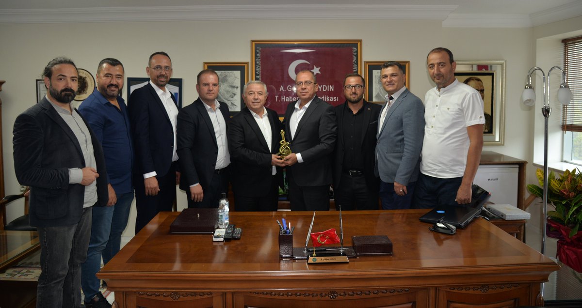 📌Sendikamızın Kayseri Şube Yönetimi ve işyeri temsilcilerinden oluşan bir heyet Genel Merkez Yöneticilerimize hayırlı olsun dileklerini iletmek üzere anlamlı bir ziyarette bulundu.

💬Karşılıklı fikir alışverişiyle geçen görüşmede sendikamızın önümüzdeki dönemde yürüteceği